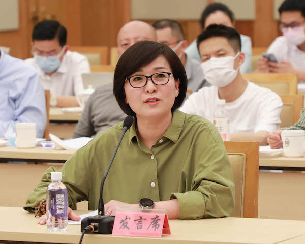 杨志英委员:要超前规划农村文体公共产品的供给,均衡区域分布,差异化